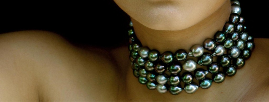 un collier ras le coup en perle de tahiti