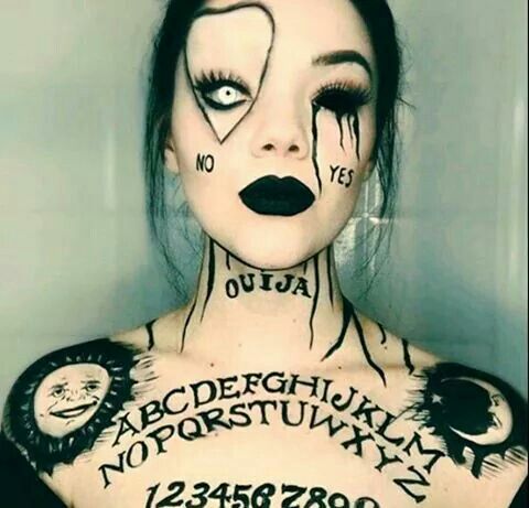 déguisement-de-sorcière-ouija-pour-halloween-avec-tatouage-temporaire