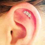 Piercing hélix : le piercing du cartilage de l’oreille qui vous mène la vie dure