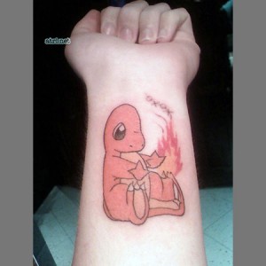 tatouage salameche pour l'anniversaire 20 ans des pokemons
