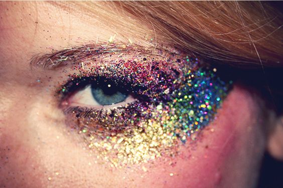 les larmes pailletées, la tendnace maquillage 2016 en version multicolore