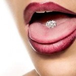 Faux piercing pour la langue