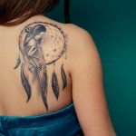Le tatouage attrape rêve un look Hippie chic